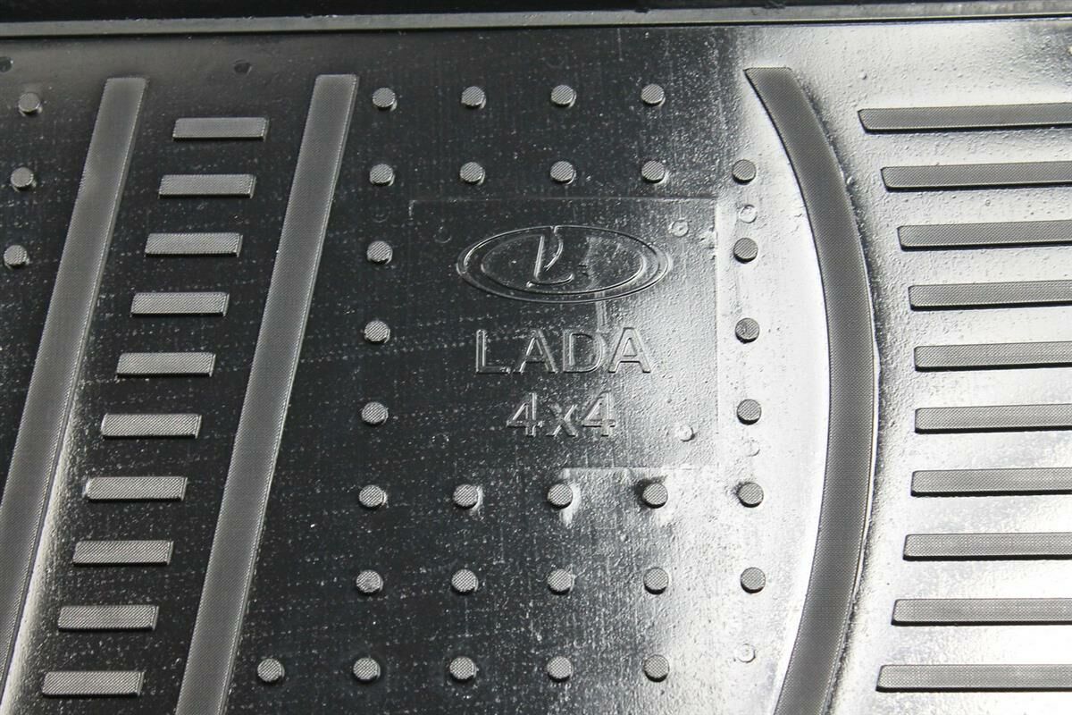 Kofferraummatte Lada Niva 4x4 5-Türer 2131 mit hoher Kante - Lada Niv,  41,90 €
